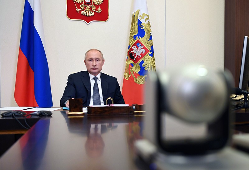 Владимир Путин проводит в режиме видеоконференции совещание с членами правительства 