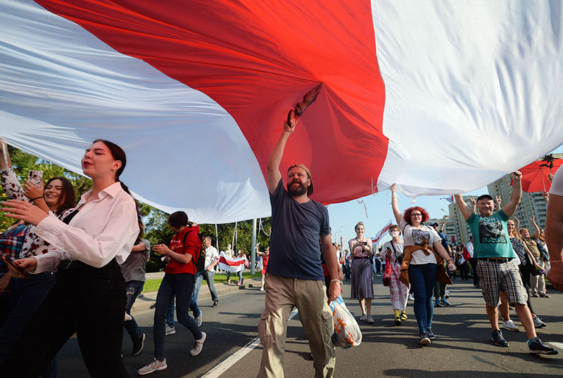 Участники акции протеста оппозиции в Минске