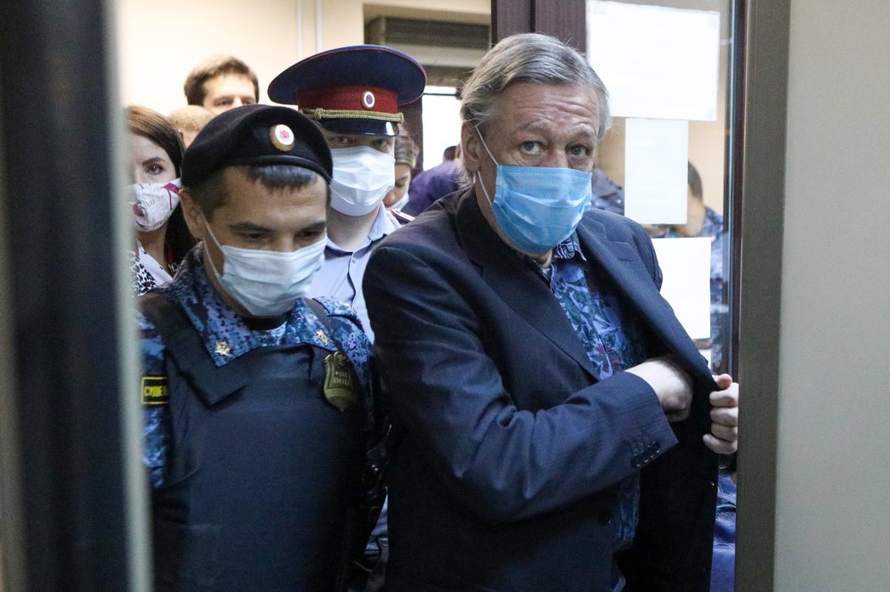 Актер Михаил Ефремов во время оглашения приговора в Пресненском районном суде по делу о смертельном ДТП