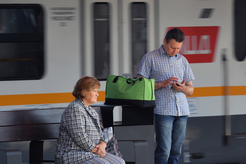 Пассажиры на станции "Нахабино" Курско-Рижского диаметра МЦД-2