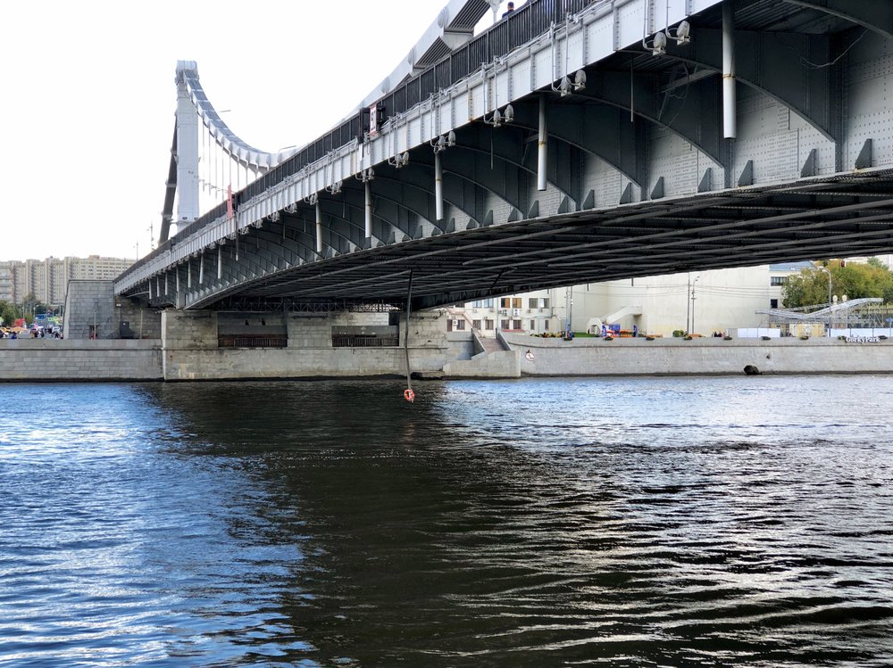 Повреждения на Крымском мосту в Москве