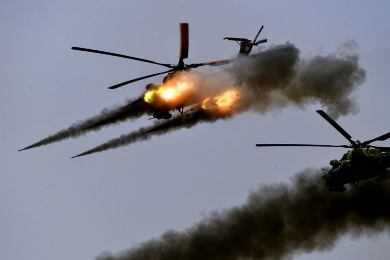 Вертолеты Ми-28Н "Ночной охотник" на командно-штабных учениях "Кавказ-2020" 