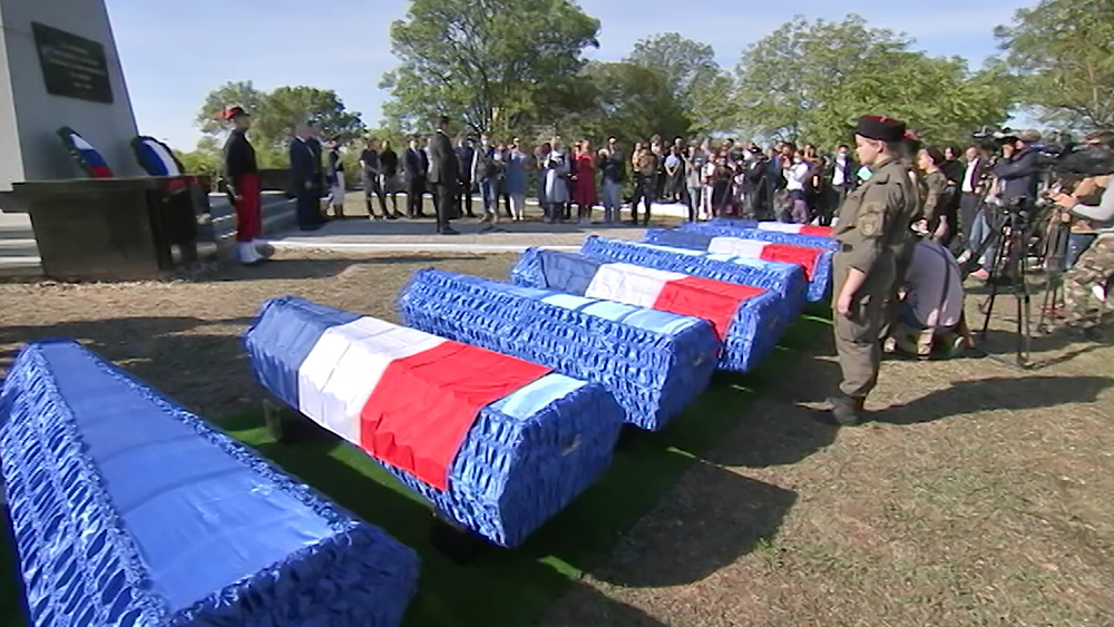 Церемония перезахоронения французских солдат в Крыму