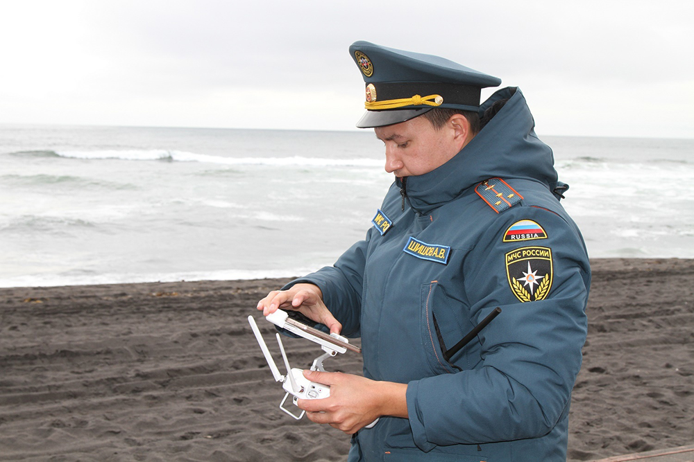 Сотрудники МЧС оказывают помощь в мониторинге обстановки на побережьях Камчатки