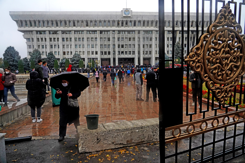 Здание парламента Киргизии захвачено демонстрантами