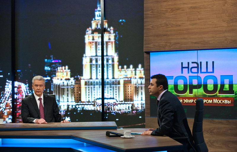 Сергей Собянин выступает в прямом эфире программы "Наш город" на телеканале "ТВ Центр"