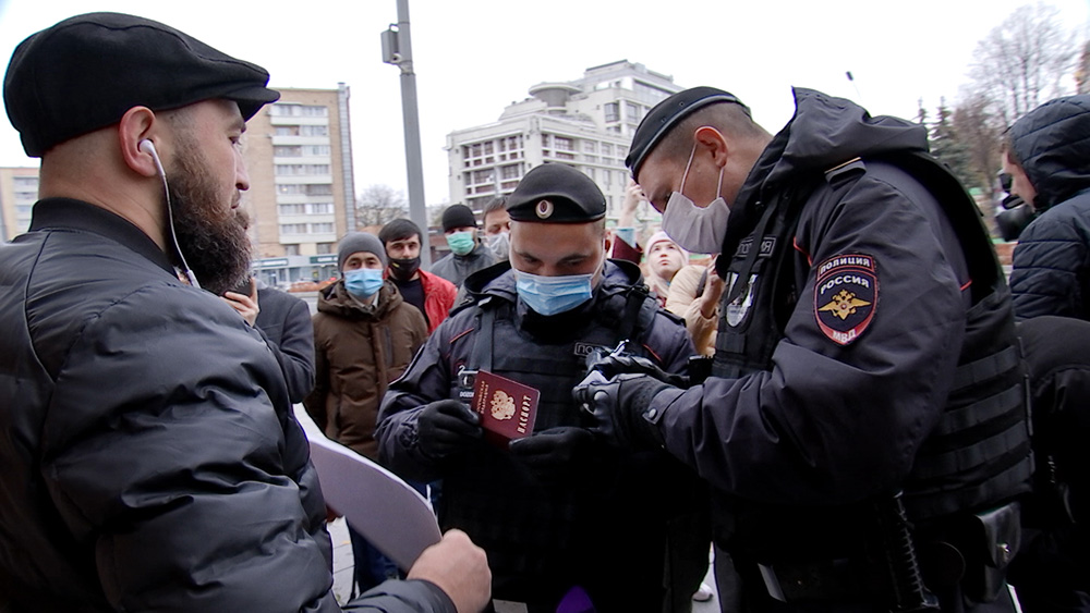 Мусульмане устроили протест у посольства Франции в Москве