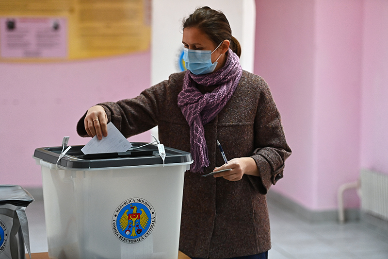 Второй тур президентских выборов. Картинки голосования в Молдове. Молдова голосование на выборах. В Черногории стартовал второй тур президентских выборов.