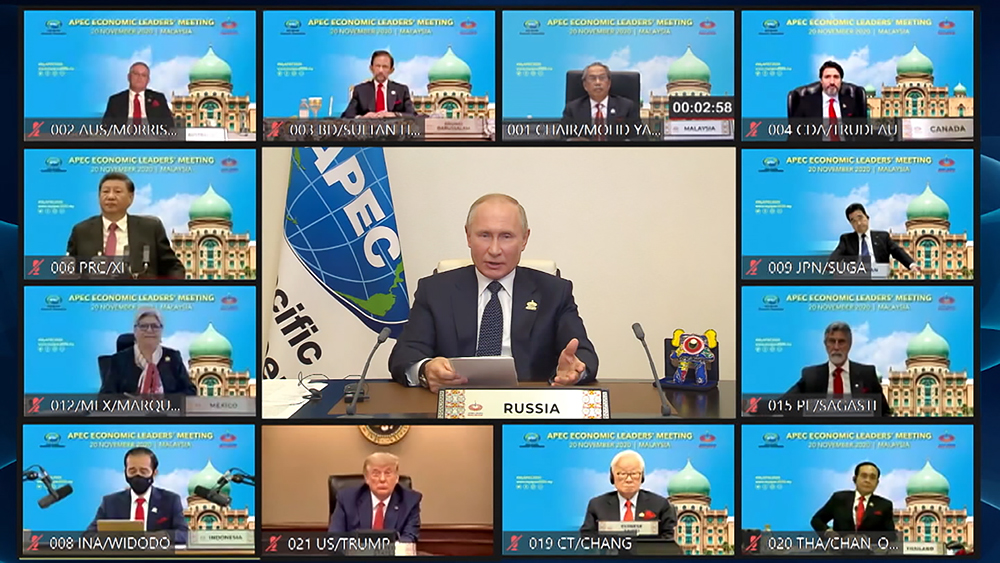 Владимир Путин на заседании саммита форума АТЭС