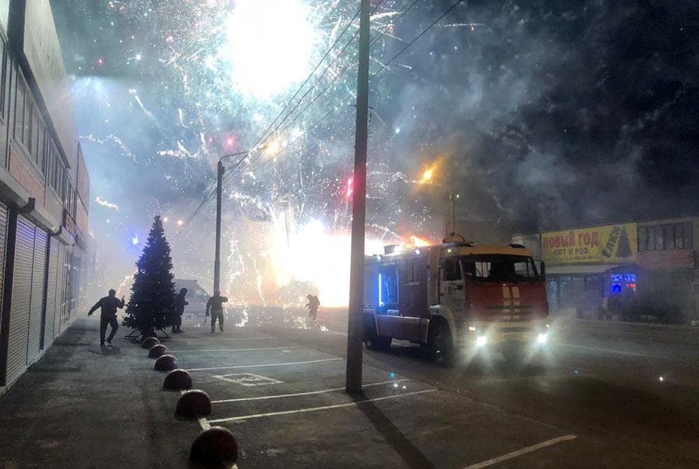 Взрыв пиротехники на рынке