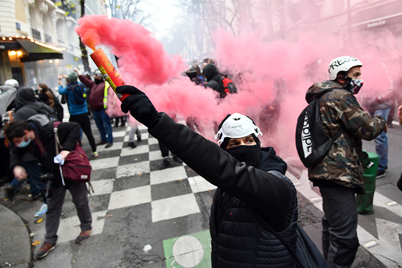 Уличные протесты в Париже