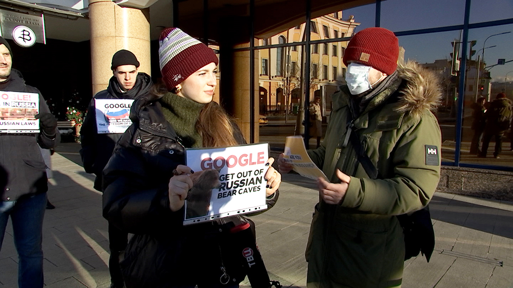 Население против. Против цензуры. Пикет против цензуры сосков Америка. 20й век пикет против автомобилей США. Цензура в Финляндии.