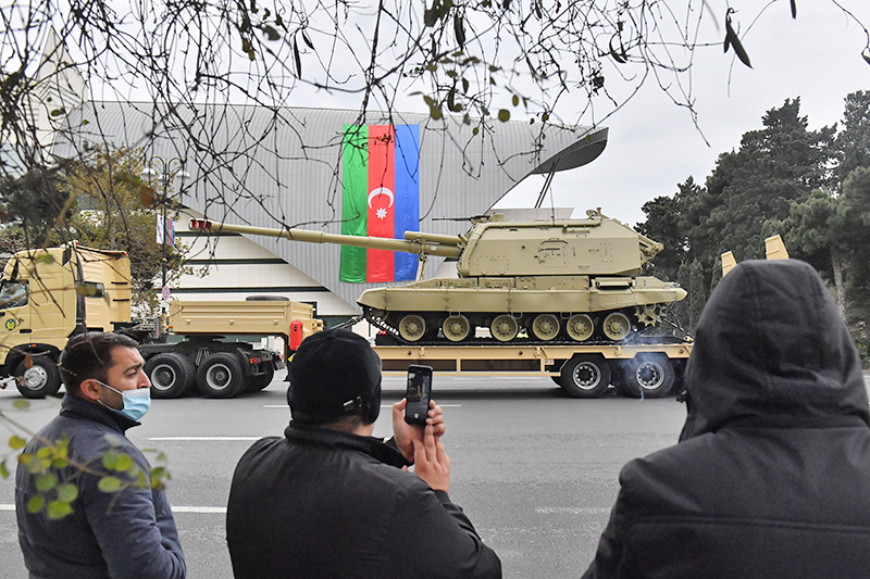 Прохождение военной техники ВС Азербайджана на репетиции военного парада в Баку