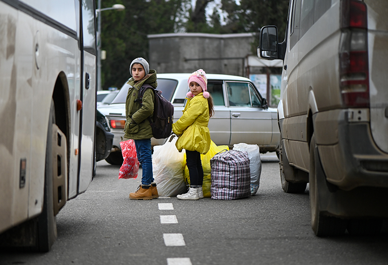 Беженцы из Нагорного Карабаха возвращаются в Степанакерт