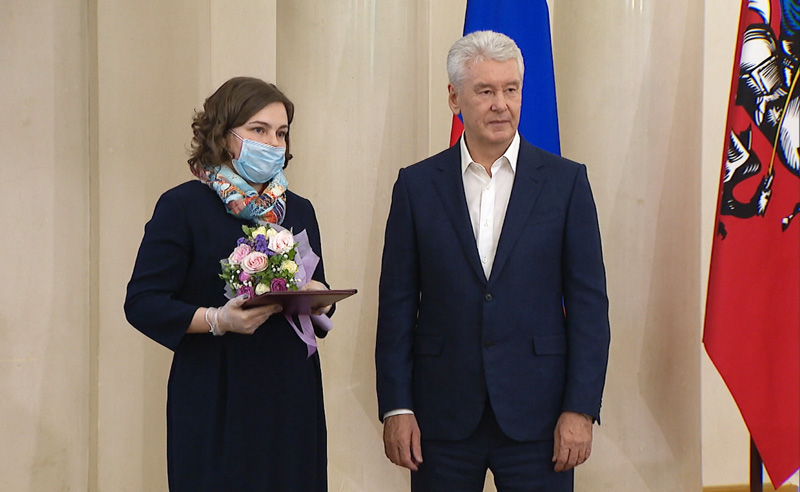 Сергей Собянин во время поздравления лауреатов премии "Крылья аиста"  