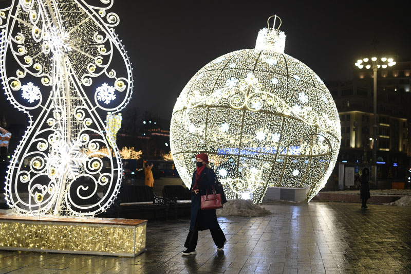 Новогодняя иллюминация на Театральной площади в Москве