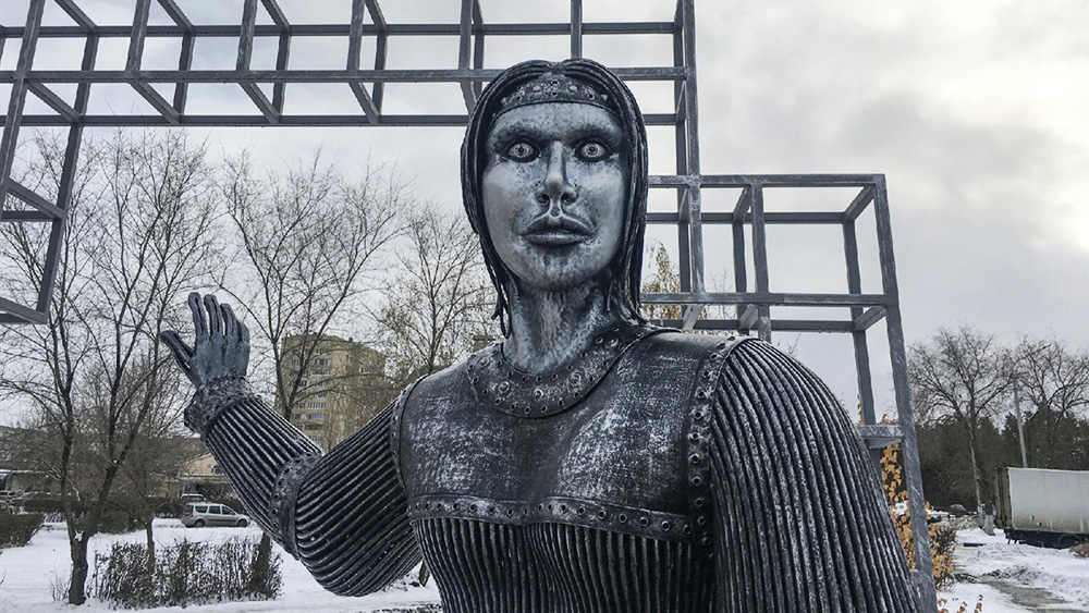 Памятник Алёнке в Нововоронеже