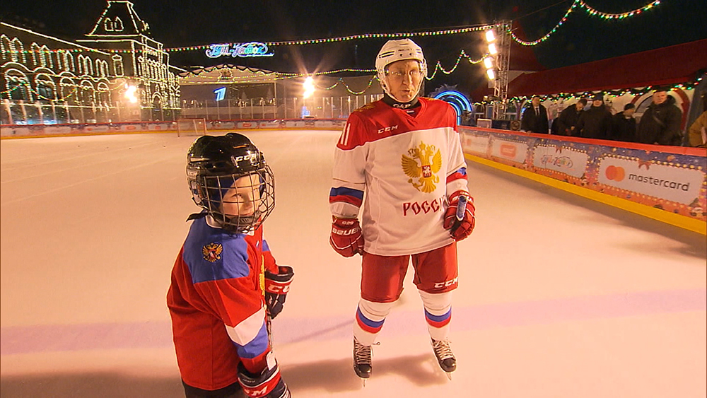 Владимир Путин сыграл в хоккей с мальчиком Димой