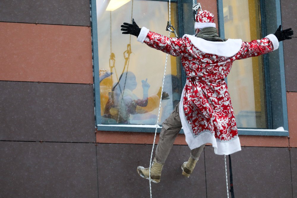 Деды Морозы в Морозовской детской больнице