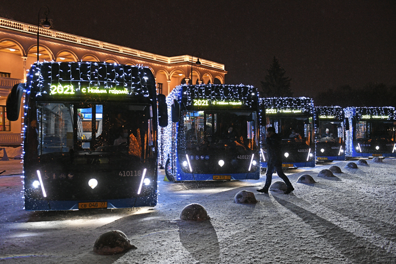 Запуск новогоднего транспорта в Москве