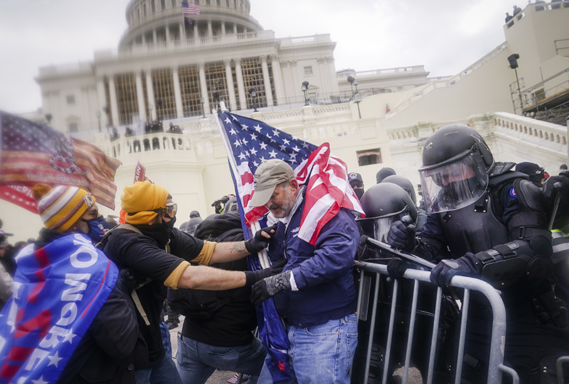Беспорядки у здания Капитолия в Вашингтоне