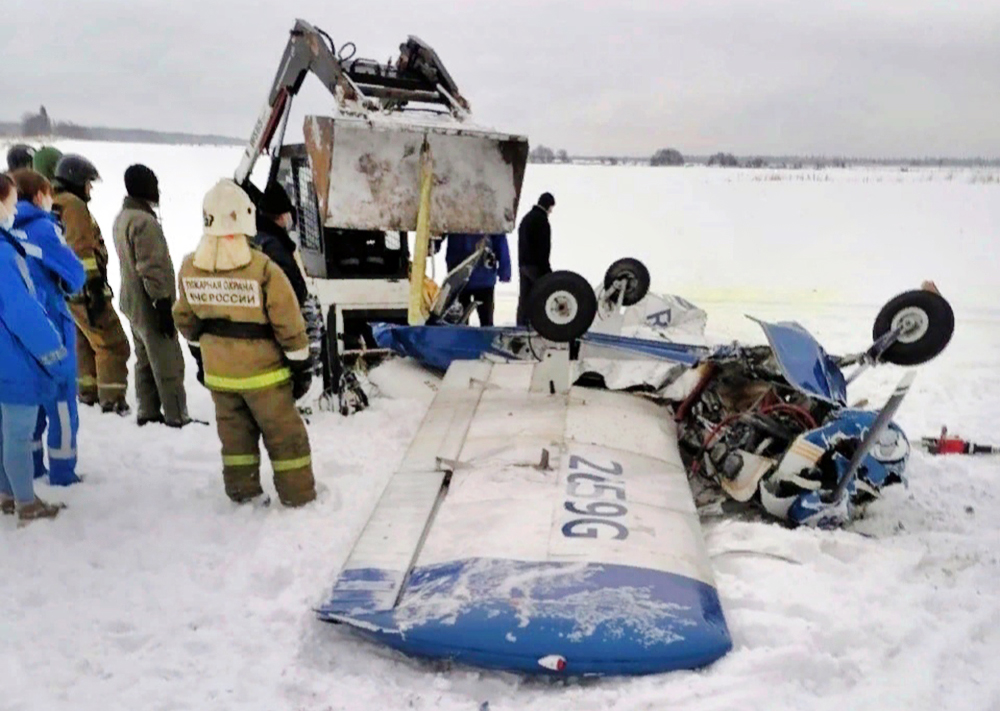 Последствия крушения легкомоторного самолета в Ленинградской области