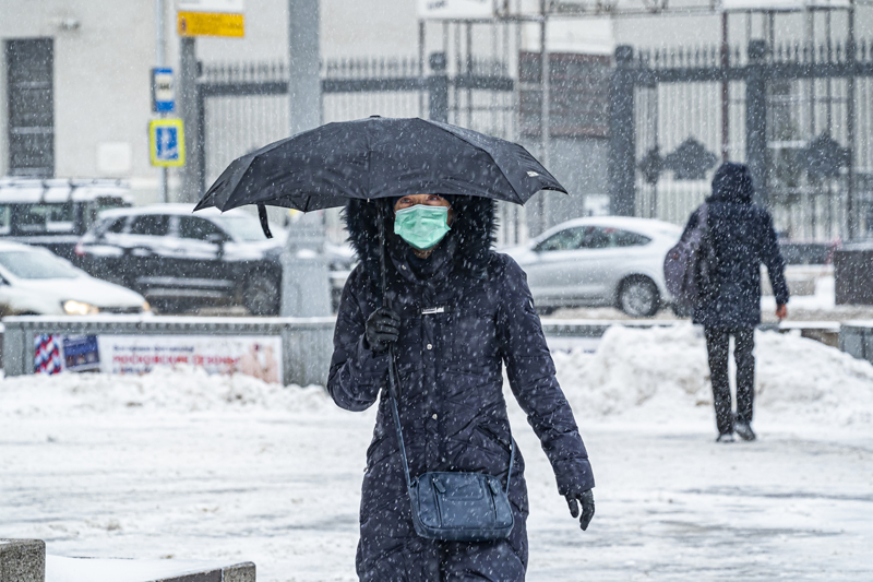 Мороз и снегопад в Москве 