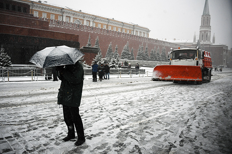 Москву засыпает снегом сегодня фото