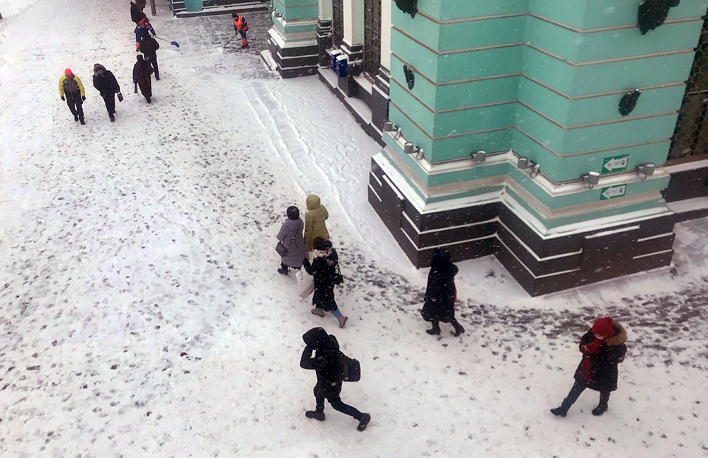 Мороз и снегопад в Москве
