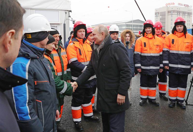 Владимир Путин принял участие в церемонии открытия транспортной развязки в Химках