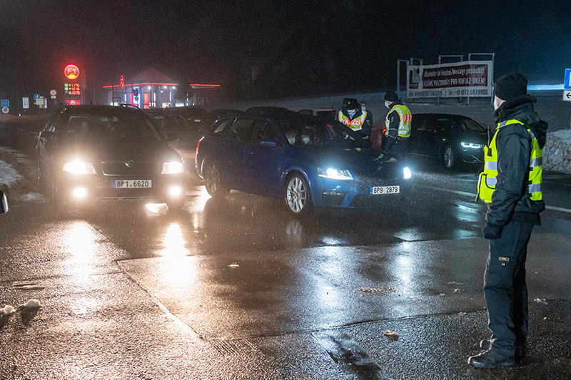 европа люди. европа закрывает границы. германия ужесточит контроль на границе с францией. европа закрывает границы. границы стран ес.