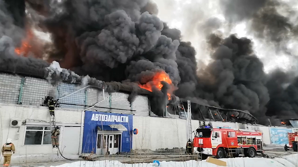 Пожар на складе в Красноярске