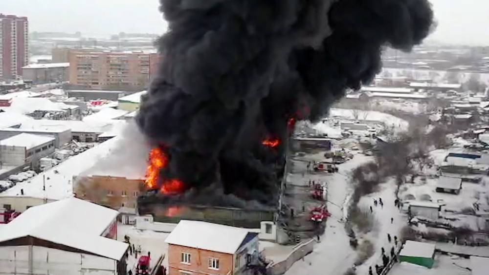 Пожар на складе в Красноярске