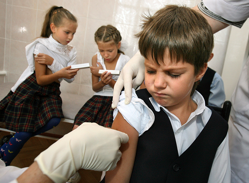 Школьники проходят вакцинацию