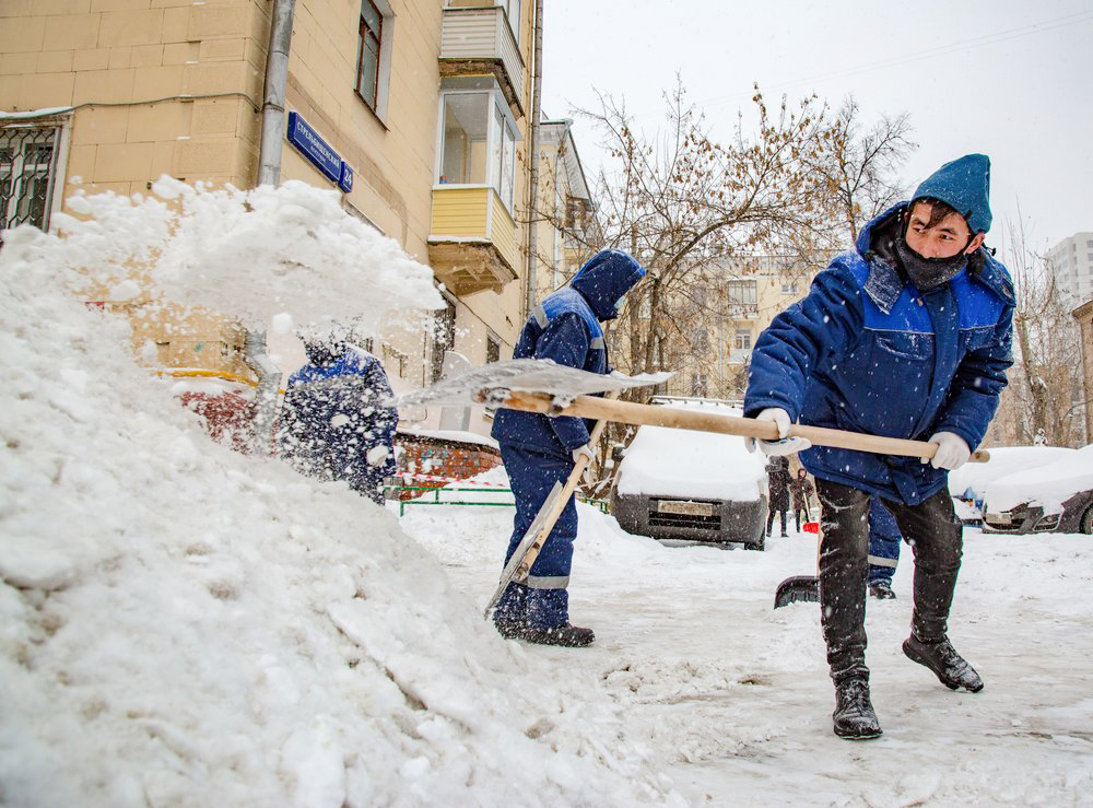 Устранение последствий снегопада в Москве