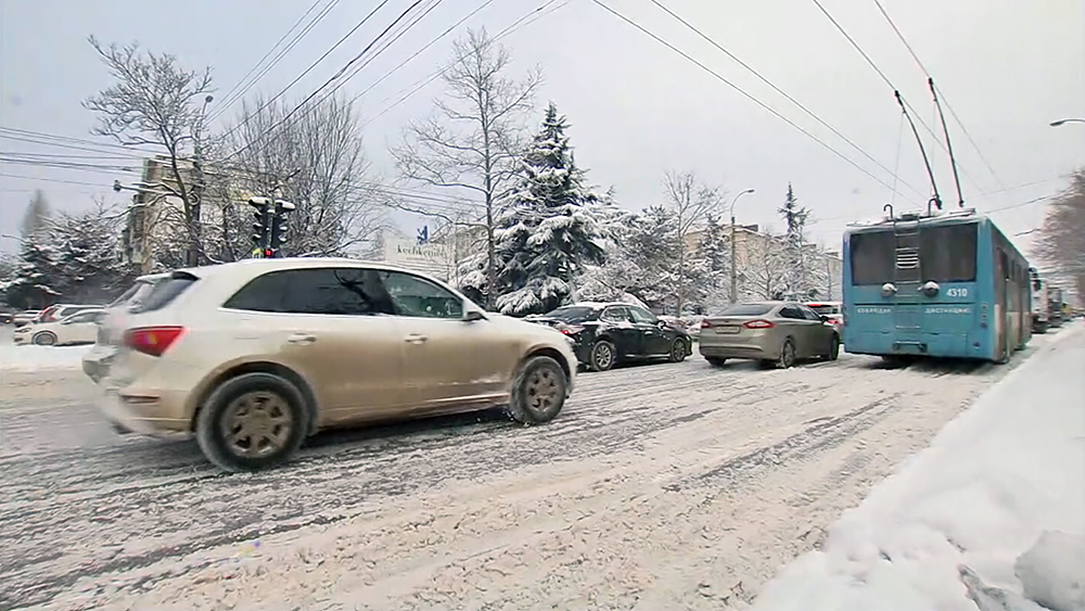 Последствия снегопада в Крыму