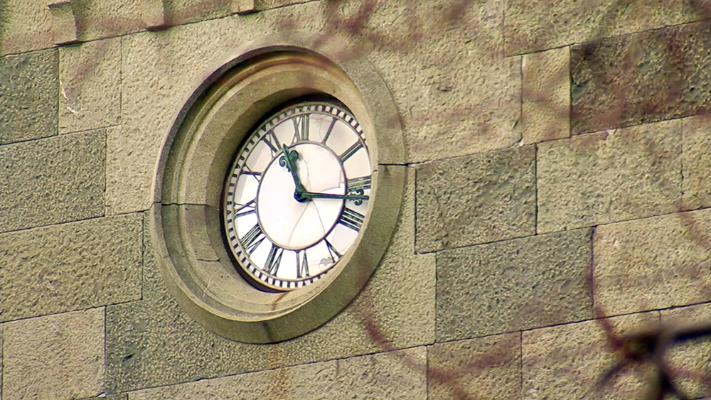 Часы на Воронцовском дворце в Крыму