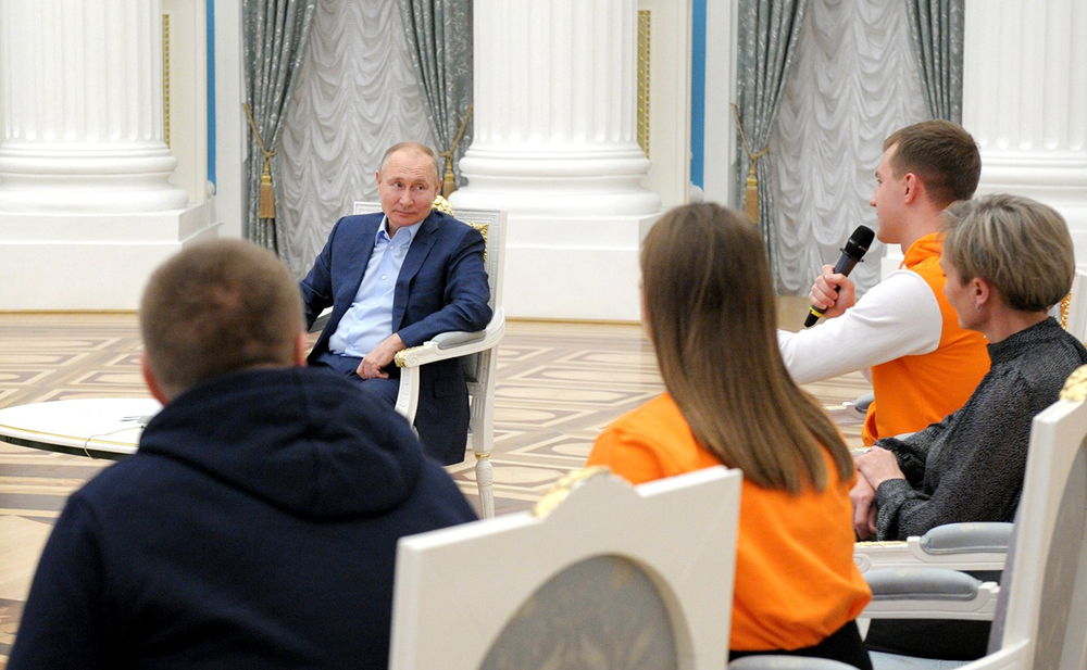 Владимир Путин на встрече с волонтерами