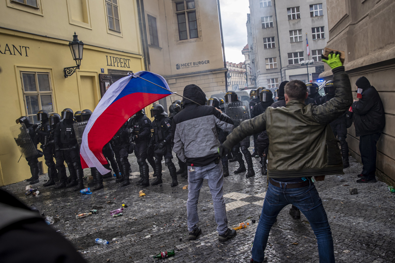 Протесты против новых ограничительных мер в период пандемии COVID-19 в Праге