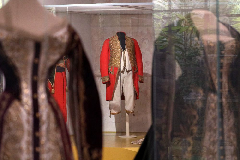 Выставка придворный костюм в историческом музее