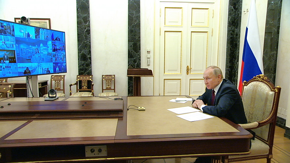 Владимир Путин общается с крымчанами
