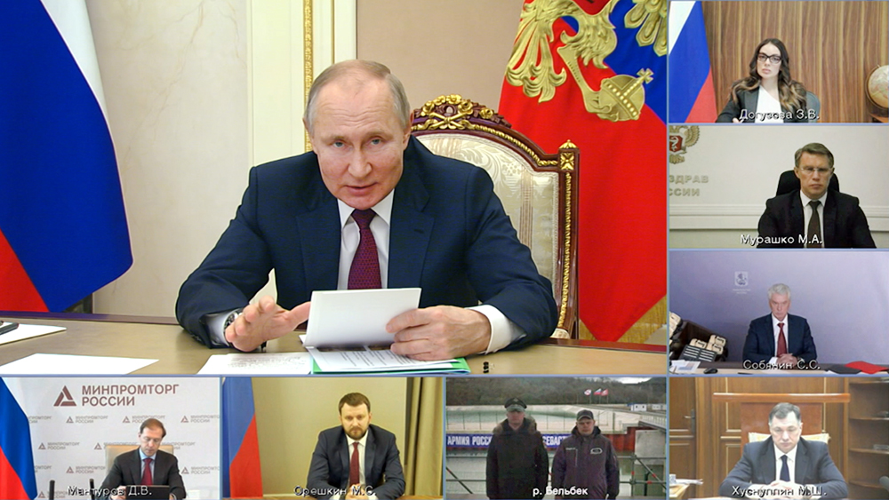 Владимир Путин проводит совещание