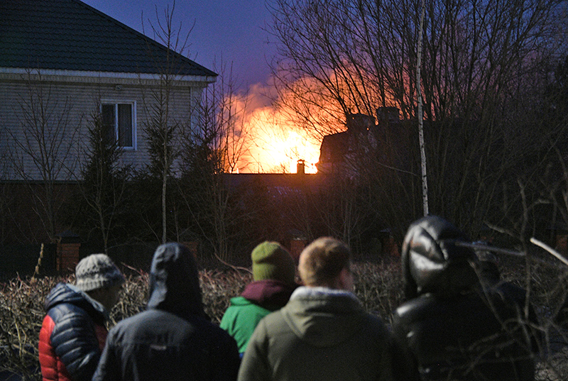 Пожар в доме пенсионера, устроившего стрельбу в Мытищах  