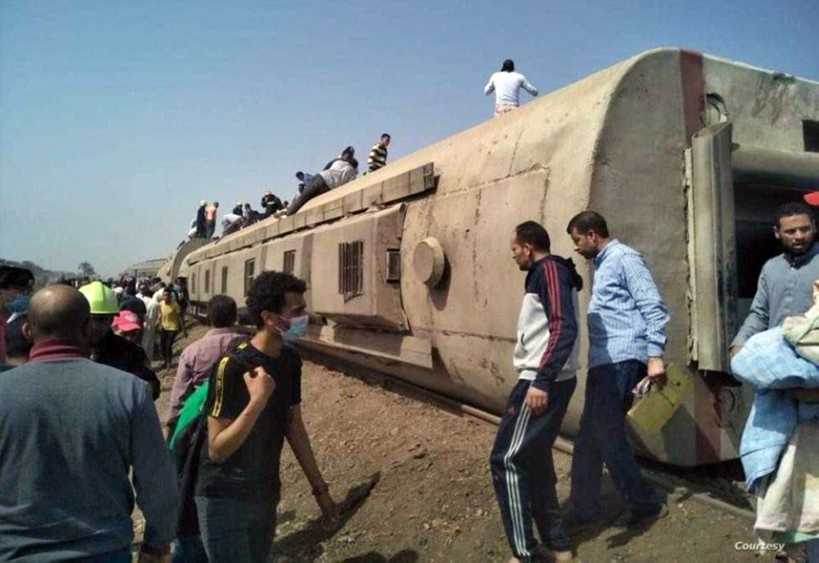Последствия крушения поезда в Египте