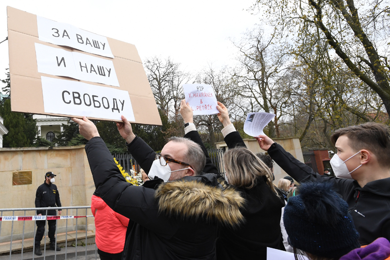 Протесты у посольства России в Чехии