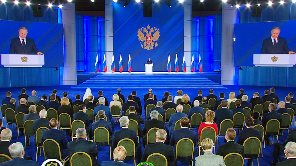 Владимир Путин выступает с ежегодным посланием Федеральному Собранию  