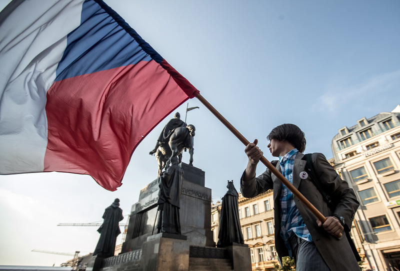 Chehiya Sokratit Sostav Rossijskogo Posolstva V Prage Novosti Tv Centr