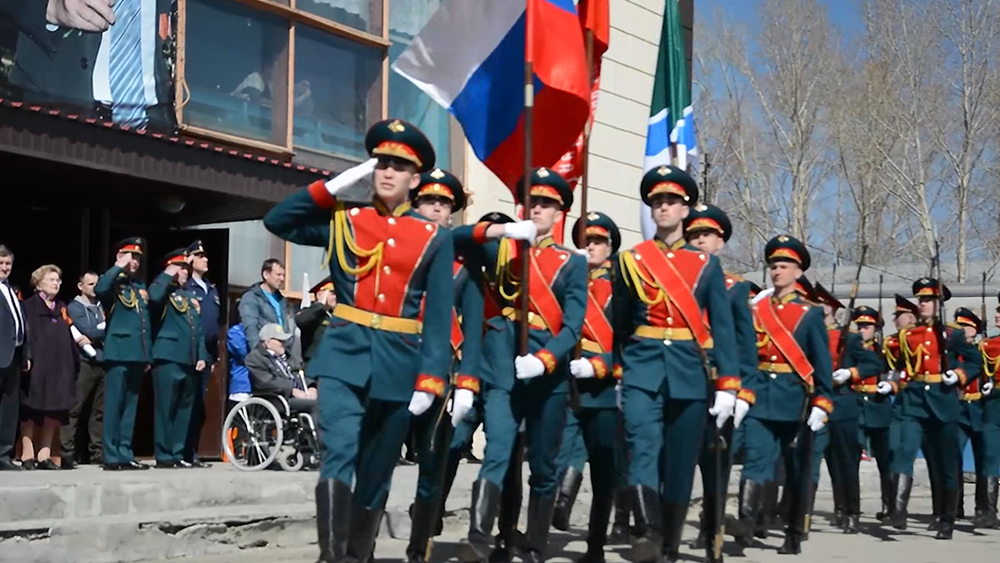 Парад в честь 100-летия ветерана в Новосибирске