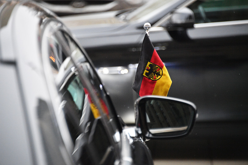 Автомобиль посольства Германии в России