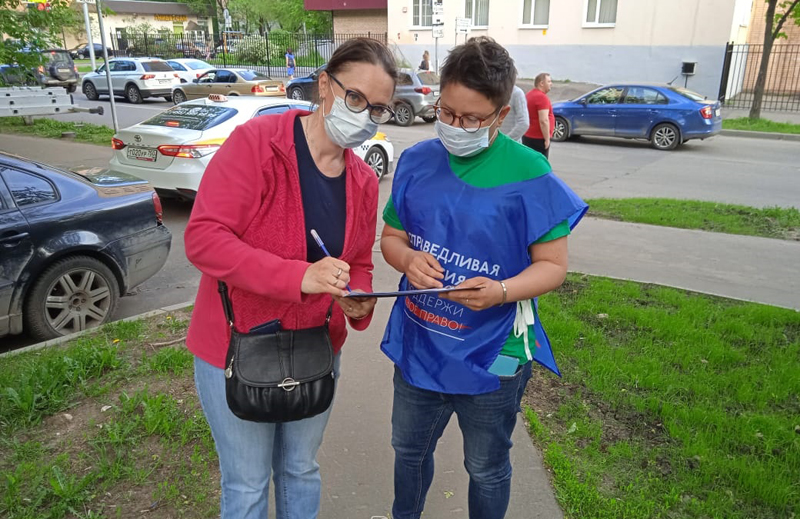 Волонтеры собирают подписи в поддержку Анатолия Вассермана